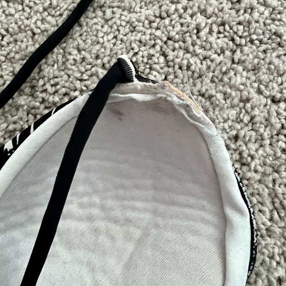 Zebra string bikini - Picture 3 of 3